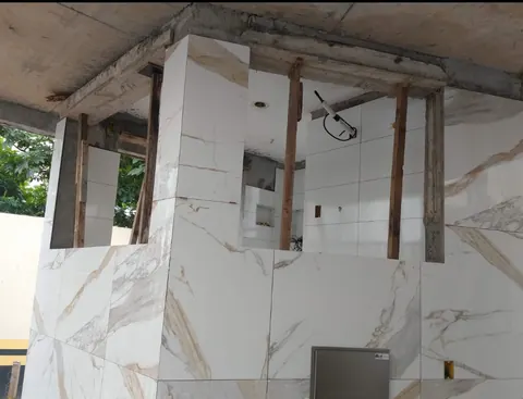 Assentamento de cerâmica na guarita — Cond. Edf. Ilha de Capri, Pituba