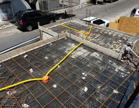 Armação e tubulação da laje da guarita — Cond. Edf. Ilha de Capri, Pituba