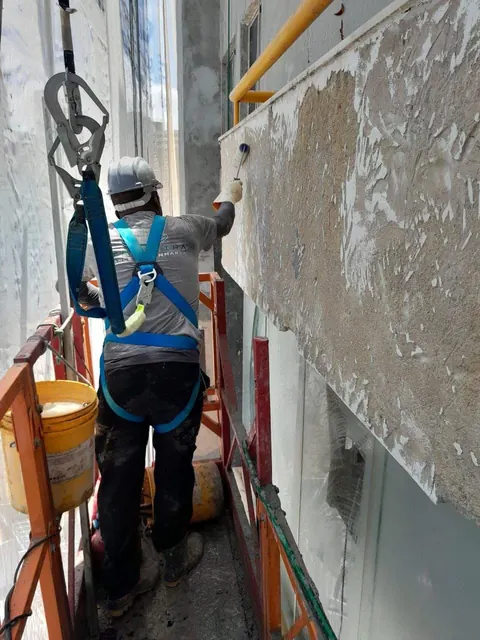 Preparação da superfície no balancim — Cond. Edf. Mansão do Atlântico, Pituba