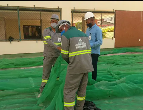 Instalação de tela de segurança — Edf. Pituba Porto Bello, Pituba