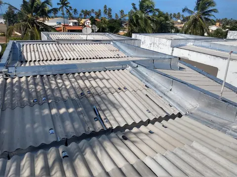 Aplicação de manta aluminizada no telhado — Residencial em Lauro de Freitas, Lauro de Freitas