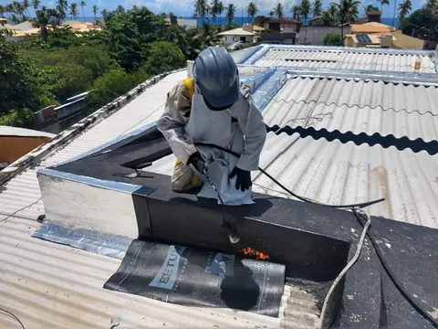Aplicação de manta no telhado — Residencial em Lauro de Freitas, Lauro de Freitas