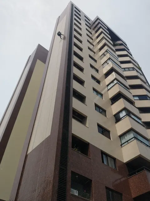 Lavagem da fachada — Cond. Edf. Silverstone, Pituba