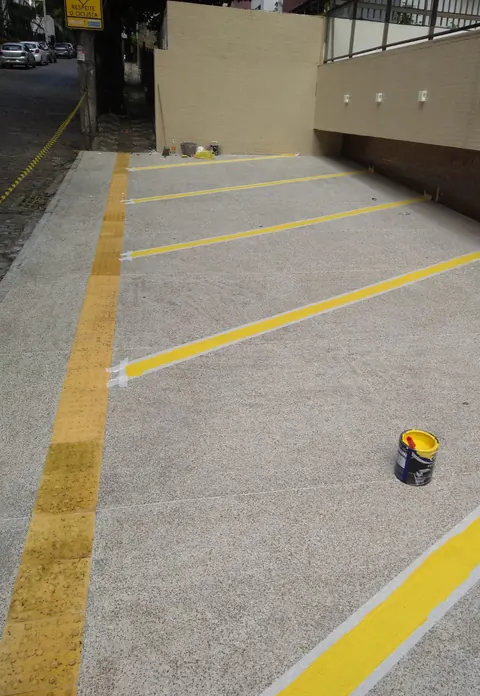 Demarcação de faixa de estacionamento — Cond. Edf. Silverstone, Pituba