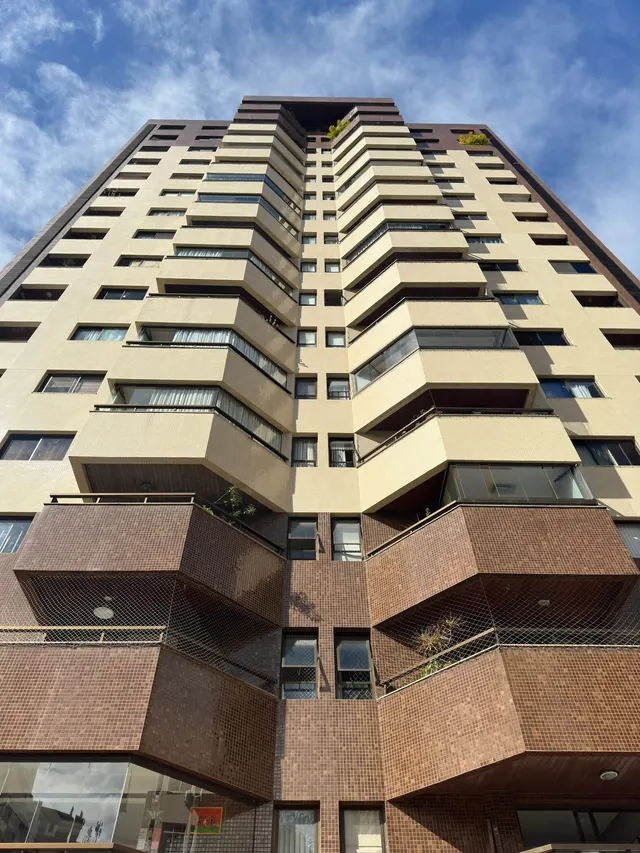 Cond. Edf. Silverstone — Pituba, obra da Cerqueira Avance